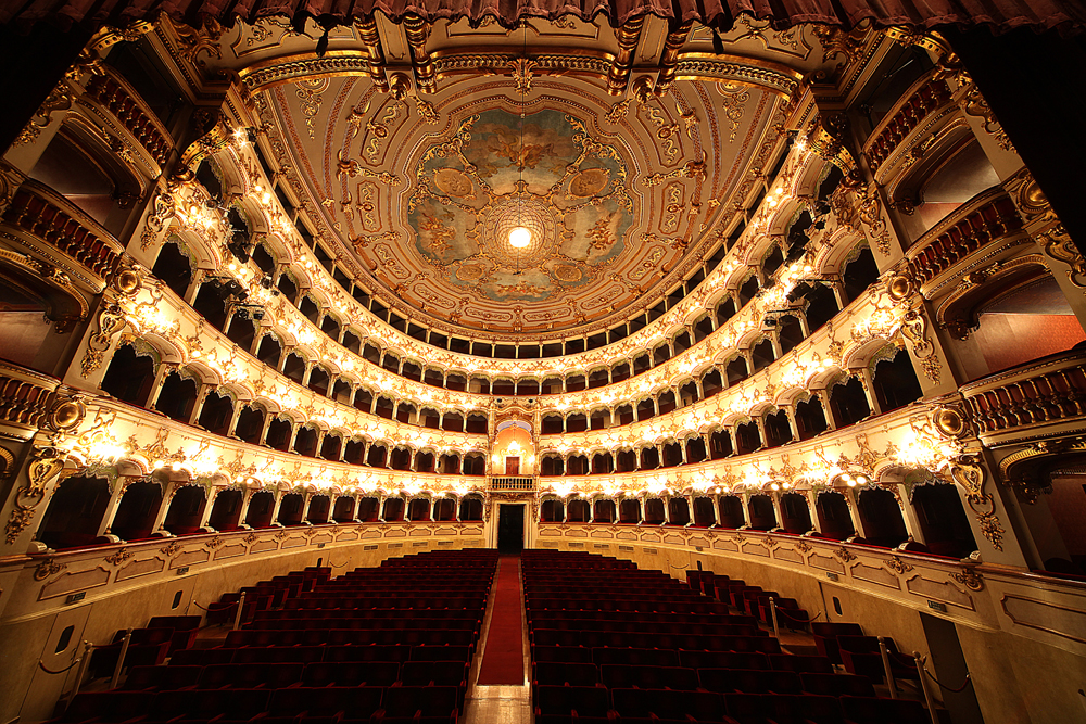 La scala. Миланский театр ла скала. Италия театр ла скала. Театр ла скала Милан внутри. Оперный театр ла скала внутри.